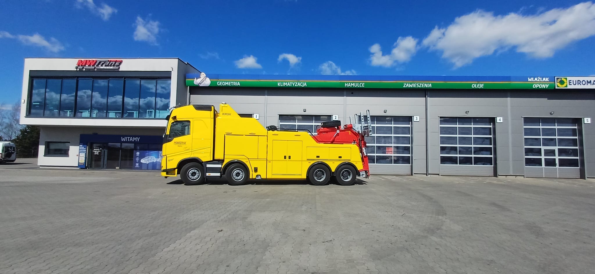 Laweta z platformą hydrauliczną